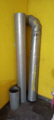 2 TUBOS DE AÇO GALVANIZADO COM CURVA E EMENDA