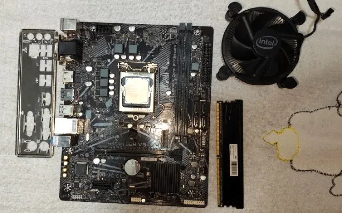 KIT PC i3-10105F + H410M S2H V3 + 4GB DDR4 + Cooler Intel