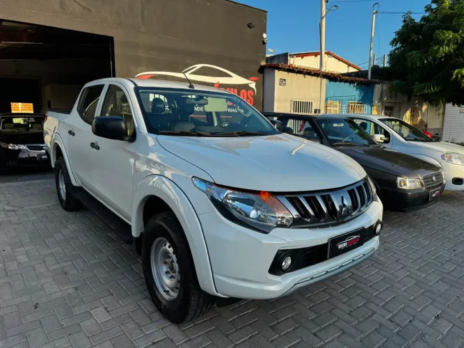 Mitsubishi L200 Tri. Outdo. GLS 2.4 CD 4X4 Die. AUT 2025