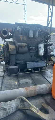 Vendo motor 229 com vira quebrado tá sem os bicos 