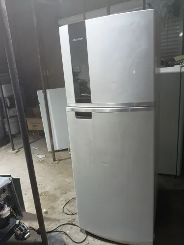 Vendo geladeira Brastemp 480 litros froz fry digital bem zelada funcionando bem