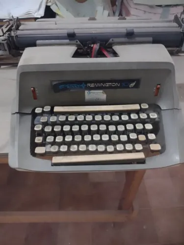 MÁQUINA DE ESCREVER