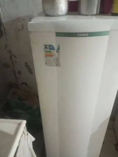 Vende-se uma geladeira 