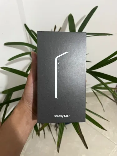 SAMSUNG GALAXY S25 PLUS 5G 512GB COM 12GB RAM AZUL MARINHO 4.499,00 A VISTA NOVO LACRADO