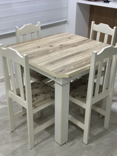 Conjunto mesa com 4 cadeiras