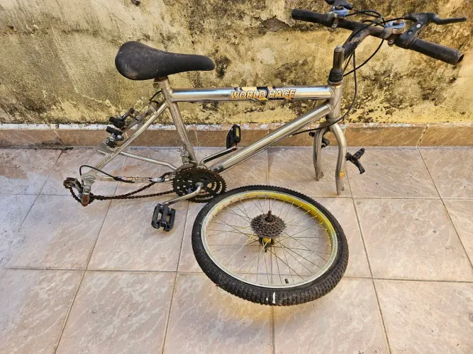 Quando antigo de bike