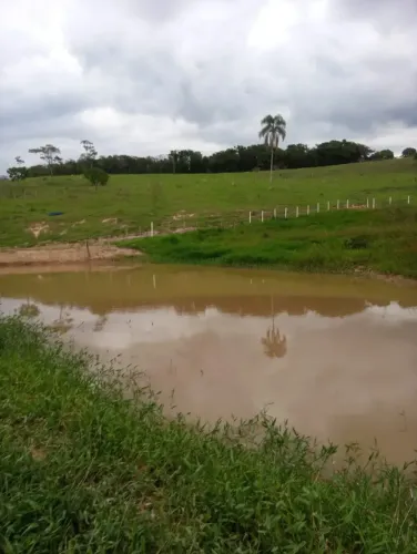 Terreno em Bonfim MG 85 km de BH Formado com água corrente e lagoa. Otima topografia 20 mi
