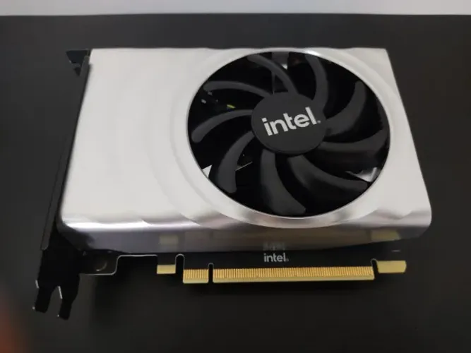 Placa de video Intel Arc A380