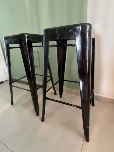 Kit 2 Banquetas Altas de Metal Preto - Estilo Industrial
