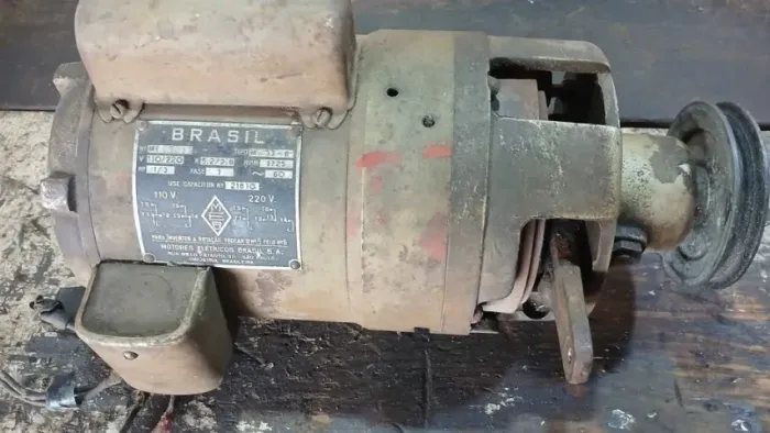 Vendo Motor de maquina de costura.