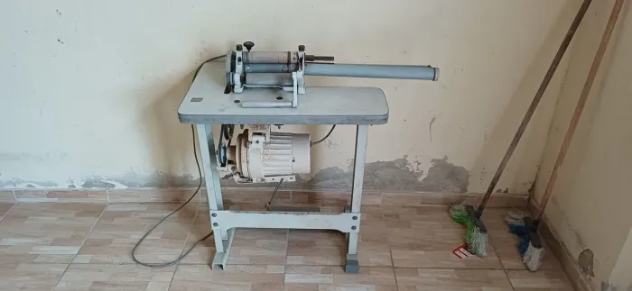 Máquina de cortar viés