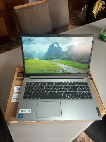 Vendo( Novo) Notebook Lenovo 15.6 Cel-N 4500, 4GB 128 GB Cinza Bivolt.