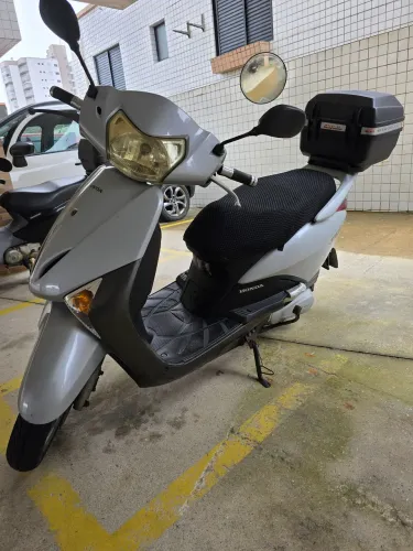 Honda Lead 110cc Câmbio CVT automático