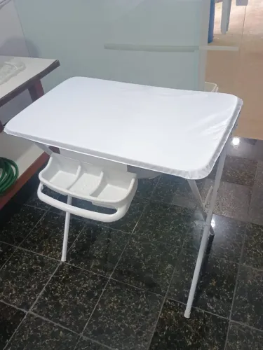 Banheira com suporte, trocador e porta treco