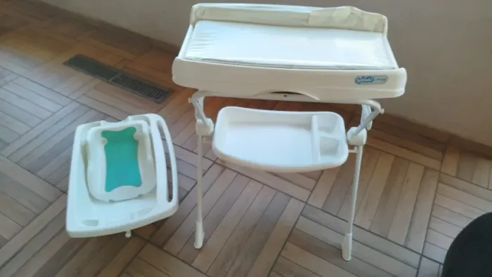 Banheira com trocador da marca Burigotto, modelo Splash