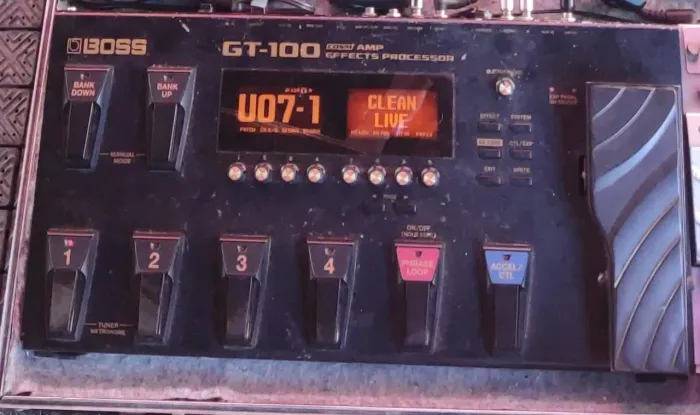 Boss GT100