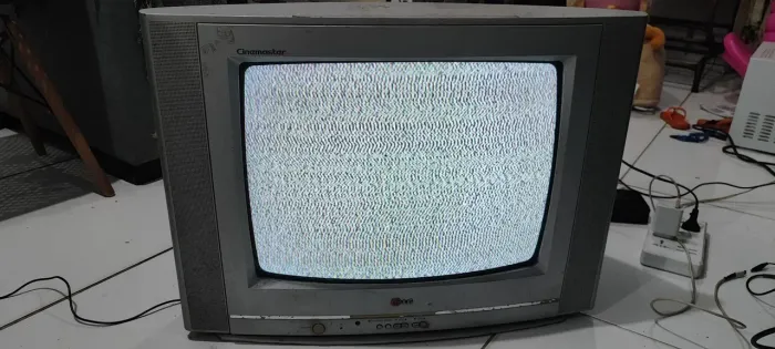 Tv de tubo 20polegadas LG funcionando perfeitamente.