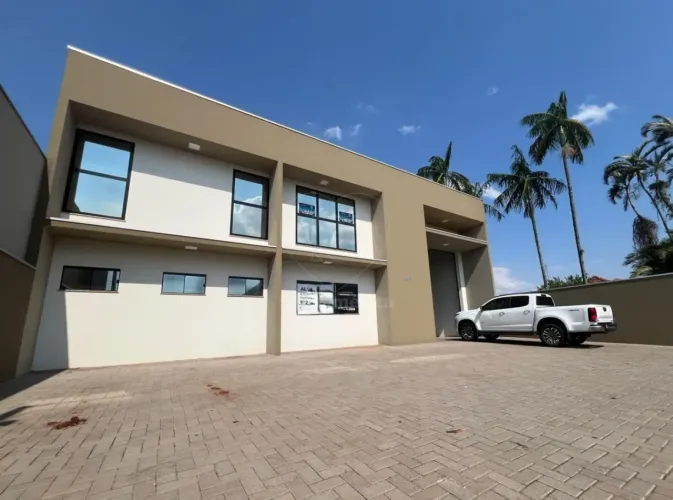 Imóvel Comercial para locação de 500m² no Centro de Cambé com Sala