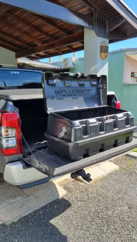 CAIXA BAU PARA CACAMBA DE PICK-UPS 140 LITROS UNIVERSAL TRUNK MOTOBUL