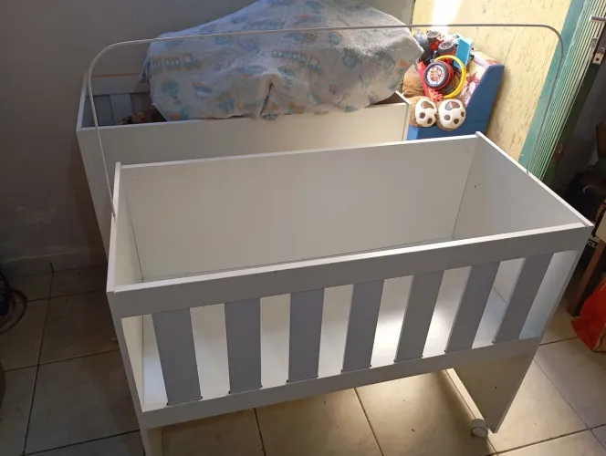 Berço Infantil Branco com Rodinhas + Colchão Novo no Plástico