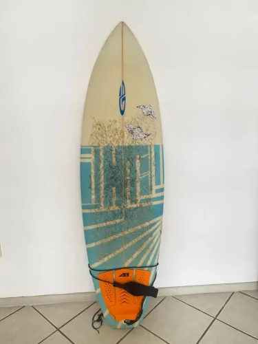 Prancha surf 5'10 com boa flutuação