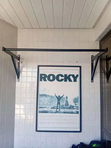 Barra de exercícios suporta até 140kg