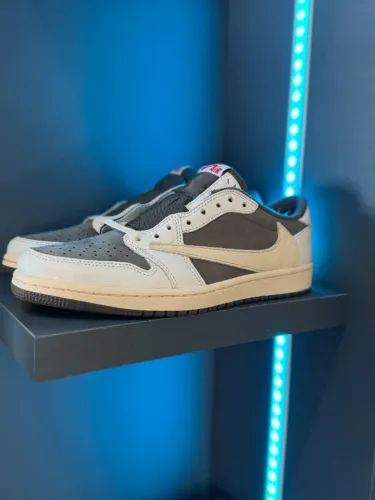 Air Jordan 1 Low x Travis Scott "Reverse Mocha" Tamanho 43