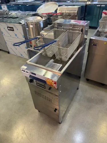 Fritadeira industrial elétrica 2 cestos trifásico 380w Metvisa nova 