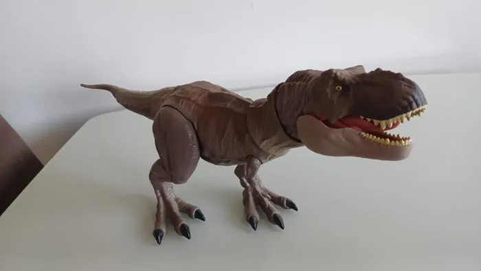 Mattel Jurassic World Thrash 'N Devour Tyrannosaurus Rex - GCT95