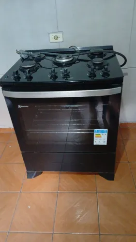 "FOGÃO ELECTROLUX 5 BOCAS - PERFEITO, 1 ANO DE USO, ÓTIMO PREÇO"