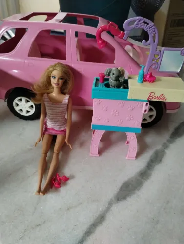 Barbie veterinária com carro incluso