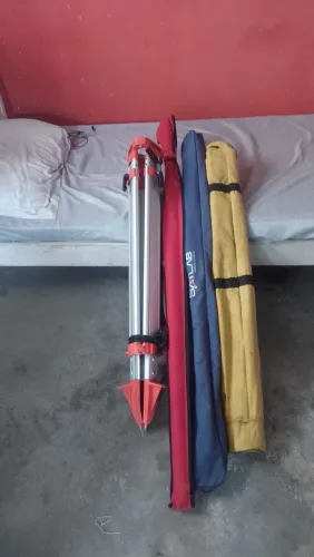 Tripé 1 bastão de 3.60mt 1 bastão de fibra de carbono 2.60mt 1 bipe