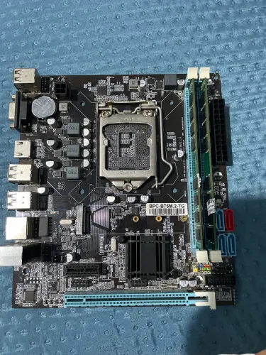 Placa mae b75 lga 1155. Memorias ram ddr3 dois pentes de 8gb da kingston com 1600mhz