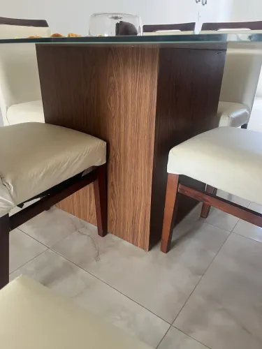 Mesa 1.40x1.40 com 6 cadeiras