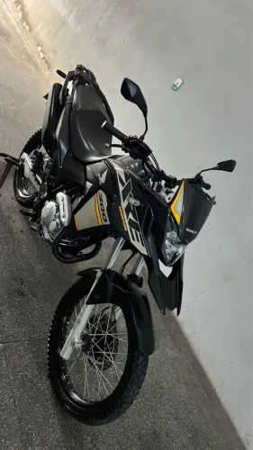 Xre 300 2023