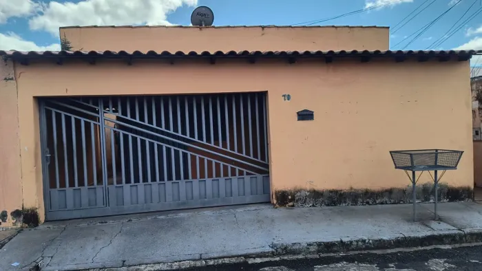 Aluga se casa bairro Taiaman 