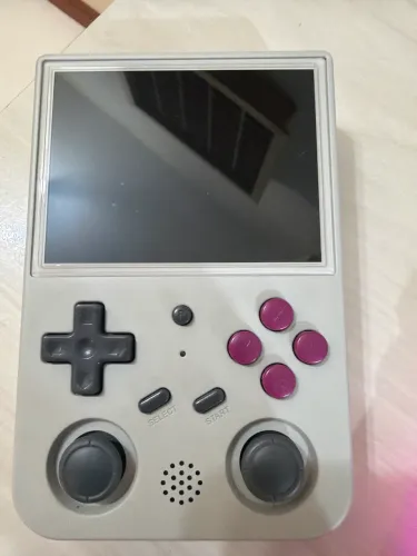Ambernic videogame retrô portátil