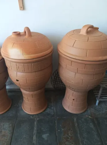 Churrasqueira de cerâmica para churrasco normal ou para costela no bafo 