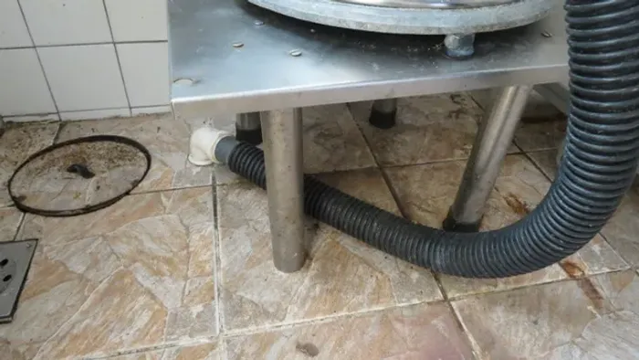 Mesa aço inox 304 auxiliar pequena para cozinha industrial.  