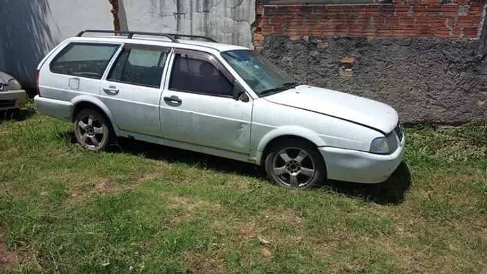 Sucata Volkswagen Santana Quantum 2.0 1999 disponível para retirada de peças