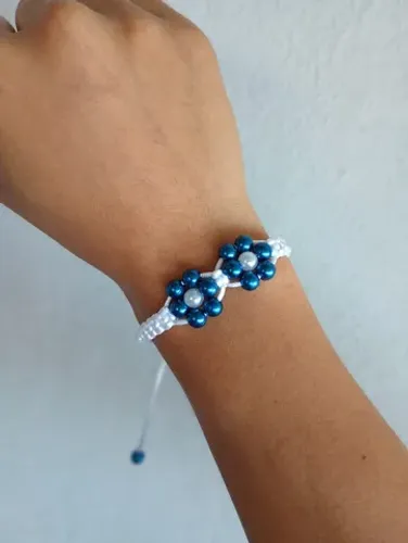 Pulseiras macramê. bijouterias. miçangas