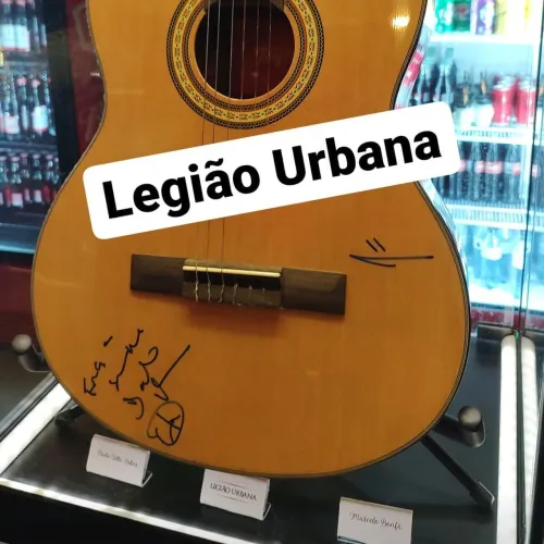 Violão autografado assinado Legião Urbana