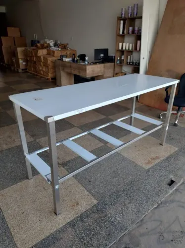 Mesa em inox 
