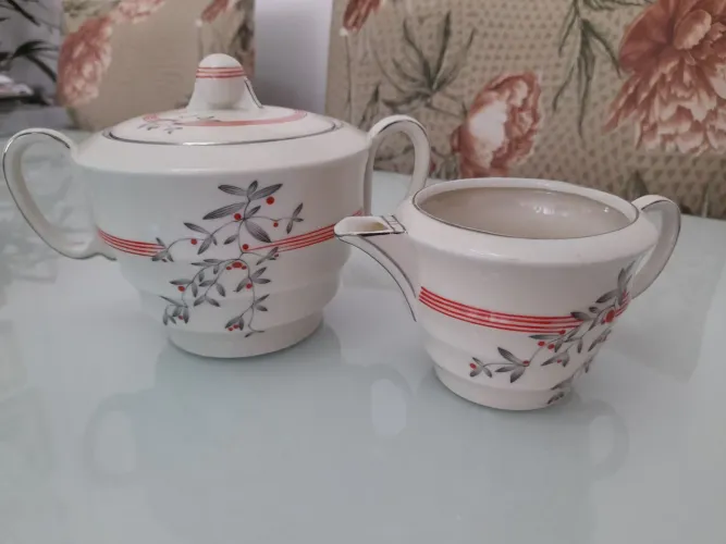 Açucareiro e Leiteira em Porcelana  Tcheca 