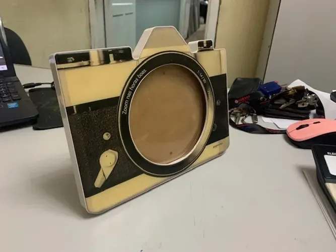 porta retrato de câmera de mesa tamanho aprox 22cm por 19 cm