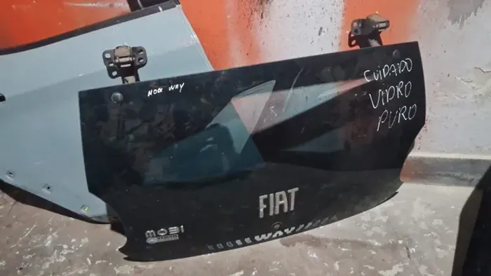 Tampa traseira fiat Mobi