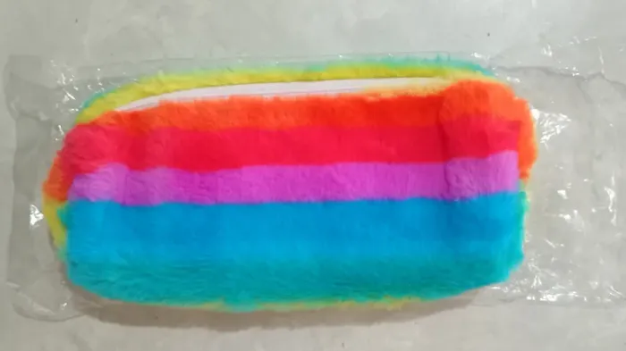 Estojo escolar pelúcia novo