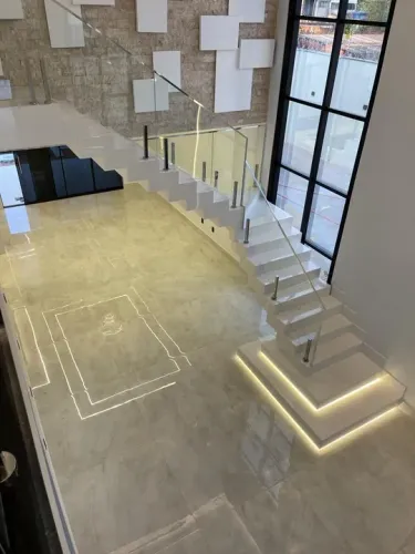 Instalação de bancadas nichos riscadas de mármore, granito e porcelanato