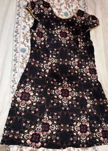 Vestido ANTIX floral preto elegante