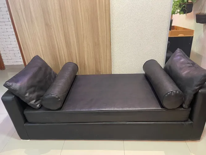 Chaise Longue/ Recamie em Couro 